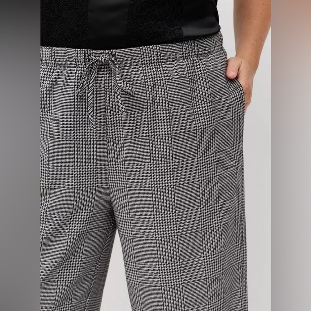 NWT TORRID High-Rise Wide Leg Pull-On Crepe Pant - Picture 5 of 8